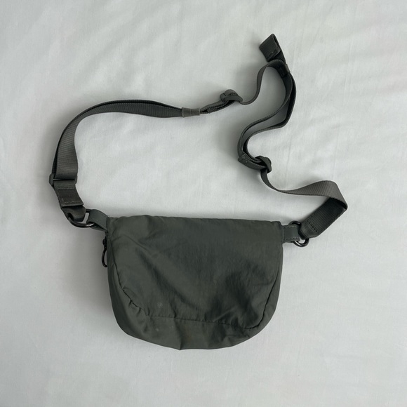 Lululemon Crossbag/Fanny Pack/Belt Bag - Picture 6 of 7